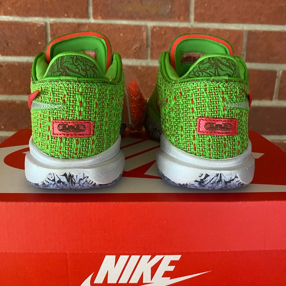 Nike Lebron 20 Stocking Stuffer Size 7 Womens Grinch Green Red New Sneakers Shoe - Picture 4 of 12